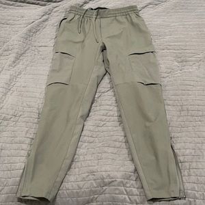Lululemon 
ENGINEERED ELEMENTS CARGO PANT 28"